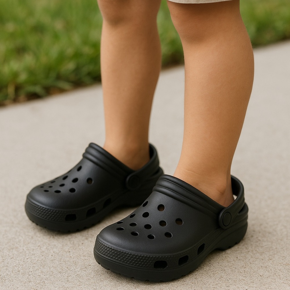 NEW Amoji Kids Clogs Size 7 Black Garden Shoes Slip On Crocs Style EU 23